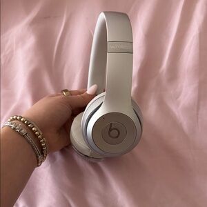 Beats Solo 3 Wireless Headphones - Silver